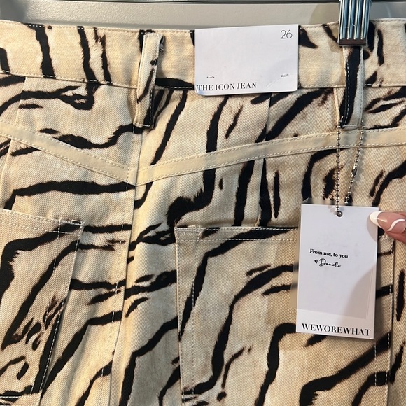 WE WORE WHAT Zebra Print High-waisted, Lightweight Jeans w/ Slit at Ankle S 26 - Picture 6 of 6